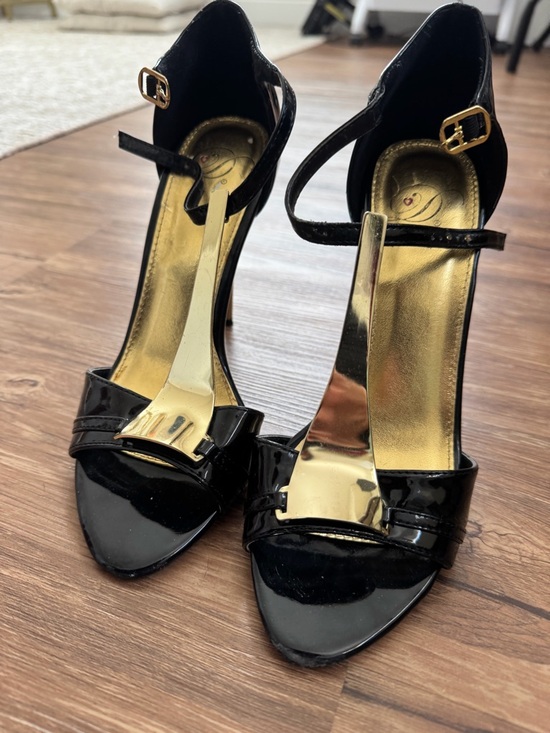 Wild Diva Shoes - Wild Diva Black Patent Heels with Gold T-Bar Accent